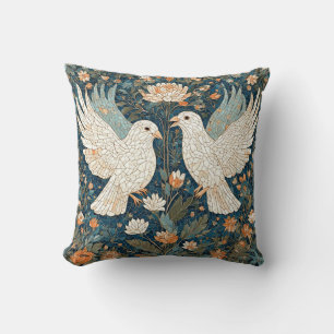 Coussin Deux colombes blanches parmi un motif floral