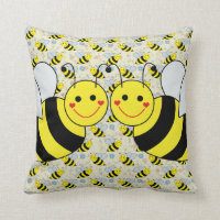 Deux mignons gaffent des abeilles