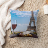 Coussin Deux verres de vin en café à Paris (Couverture)