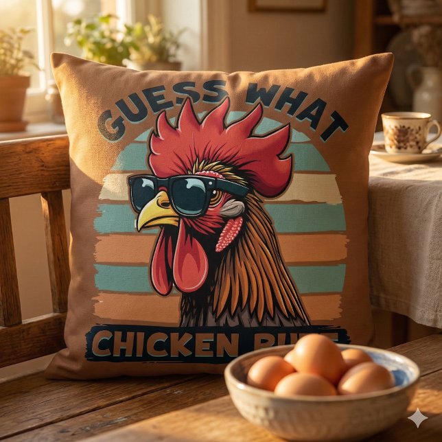 Coussin Devinez Quel Beurre De Poulet Drôle Rooster Rétro (Guess What Chicken Butt Funny Retro Rooster Throw Pillow Mockup D)