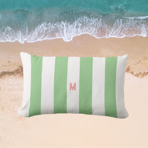 Coussin D'extérieur Bande de cabane verte et monogramme rose personnal