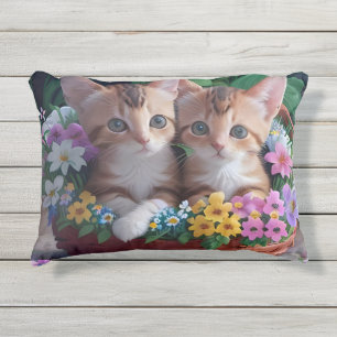 Coussin D'extérieur Cuisinement Cute Kittens dans un panier à fleurs