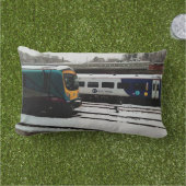 Coussin D'extérieur Deux trains, dans la neige (Herbe)