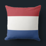 Coussin D'extérieur Drapeau de Pays-Bas patriotique<br><div class="desc">Drapeau de Pays-Bas patriotique Le drapeau national des couleurs de Pays-Bas est officiellement décrit comme vermillon brillant, argent et bleu cobalt. Le premier président de la République hollandaise était William Ier d'Orange, qui s'est joint aux nationalistes hollandais et a mené la lutte pour l'indépendance d'avec l'Espagne. En partie par respect...</div>
