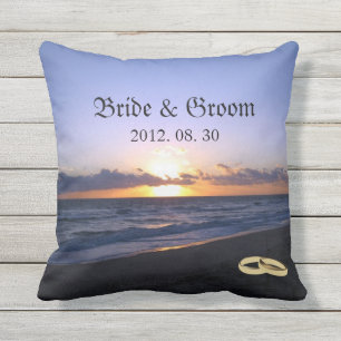 Coussin D'extérieur Jeune mariée de mariage de plage et souvenir de