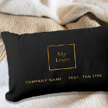 Coussin D'extérieur Logo d'entreprise noir or élégant<br><div class="desc">Un arrière - plan noir élégant et classique. Personnalisez et ajoutez votre entreprise, le logo de l'entreprise et un texte. Lettres d'or. Si vous voulez que le coussin ne contienne pas de texte, utilisez votre touche back-space pour supprimer. Ce coussin est également disponible dans notre boutique avec du texte blanc....</div>