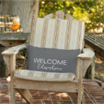 Coussin D'extérieur Moderne rustique gris foncé nom de famille d'accue<br><div class="desc">Moderne rustique gris foncé accueil nom de famille Coussin extérieur Vous pouvez facilement changer le texte et ajouter votre propre nom pour personnaliser.</div>