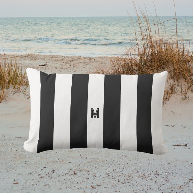 Coussin D'extérieur Monogramme à bande de cabane noir et blanc classiq (Créateur téléchargé)