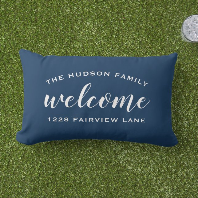 Coussin D'extérieur Monogramme de bienvenue Navy Script pour porche (Herbe)