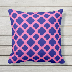 Coussin D'extérieur Motif de Quatrefoil bleu de la Marine et rose chau