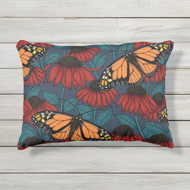 Coussin D'extérieur Papillon monarque sur des fleurs rouges (Devant)