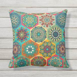 Coussin D'extérieur patchwork vintage avec éléments de mandala fleur