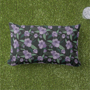 Coussin D'extérieur Pensée florale avec feuillage sur fond sombre exté