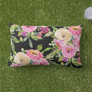Coussin D'extérieur Roses d'aquarelle en rose et crème sur noir