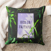 Coussin Dieu est l'inspiration chrétienne fidèle (Couverture)