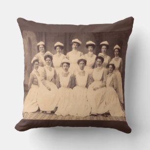 Coussin diplômées d'une école d'infirmières vers 1914