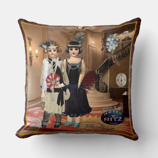 Coussin Dolls at the Ritz Throw Pillow (Recto)