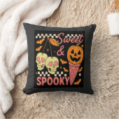 Coussin Douce et effrayante Halloween mignonne (Couverture)