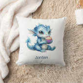 Coussin Dragon Bébé Bleu Mange un Cupcake (Couverture)