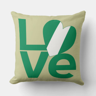 Coussin Drapeau de coeur de l'amour vert nigérian