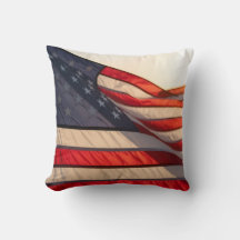 drapeau qui flotte fete d'indépendance du 4 juille