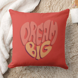 Coussin Dream Big : Slogan puissant au coeur rouge
