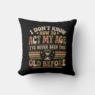 Coussin Drôle "Agir Mon Âge" Rétro Sarcasme