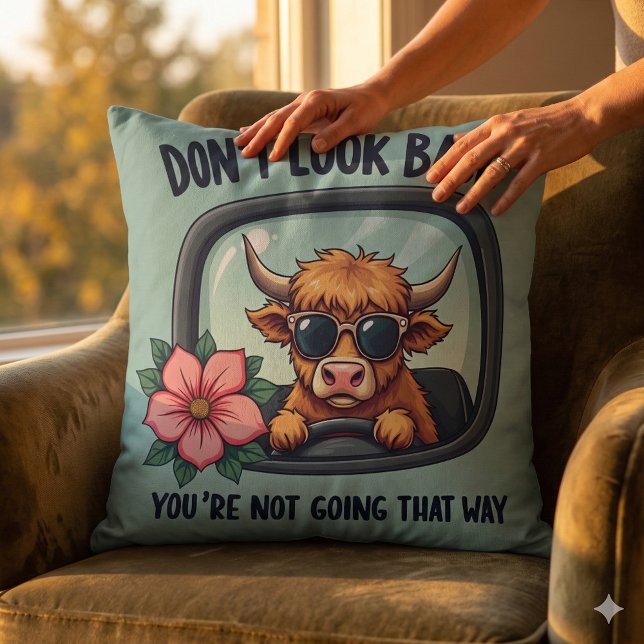 Coussin Drôle de vache des Highlands, Art rétro western mo (Funny Highland Cow Retro Western Motivational Art Throw Pillow Mockup D)