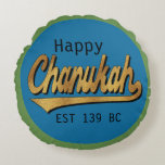 Coussin du cycle Hanoukka "Chanukah EST 139"<br><div class="desc">Coussin Hanoukka Round 16" "Happy Chanukah EST 139" coussin à deux côtés qui vient en 3 choix de tissu (le prix changera selon le choix du tissu.) Vous pouvez remplacer la couleur Arrière - plan en choisissant votre couleur préférée à l'arrière et à l'avant du coussin. Personnalisez en supprimant du...</div>