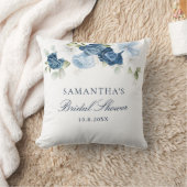Coussin Dusty Blue Aquarelle Floral Script Fête de Mariage (Couverture)