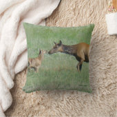 Coussin E3 Elk de vache et de veau Nez au nez (Couverture)