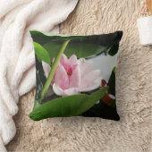 Coussin Eau Lilly Cushion, Réveillé (Couverture)