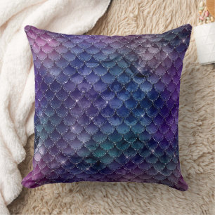 Coussin Écaille de sirène sombre mystique et trident océan
