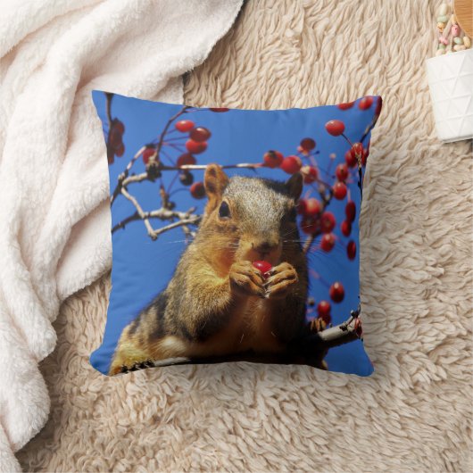 Coussin Écureuil mangeant l'oreiller à lancer du Berry Rou (Couverture)