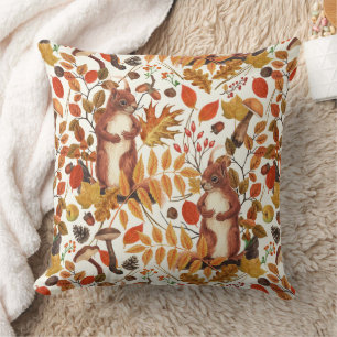 Coussin Écureuils d'automne et flore automnale sur le blan