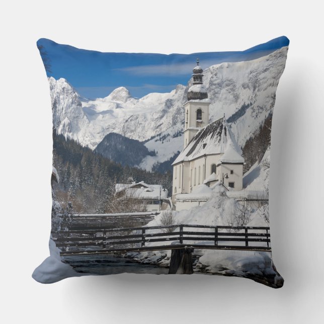 Coussin Église dans la neige avec les Alpes (Recto)