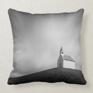 Coussin Église sur une colline en noir et blanc