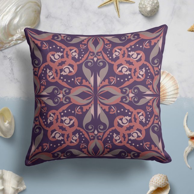 Coussin Élégance ornementale dans la prune (Créateur téléchargé)