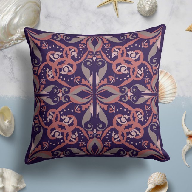 Coussin Élégance ornementale en violet profond (Créateur téléchargé)