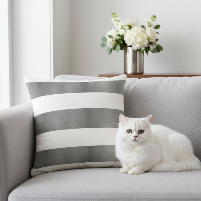 Coussin Elégant Argent métallique rayé blanc et Faux (Decorative white and silver gray throw pillow.)