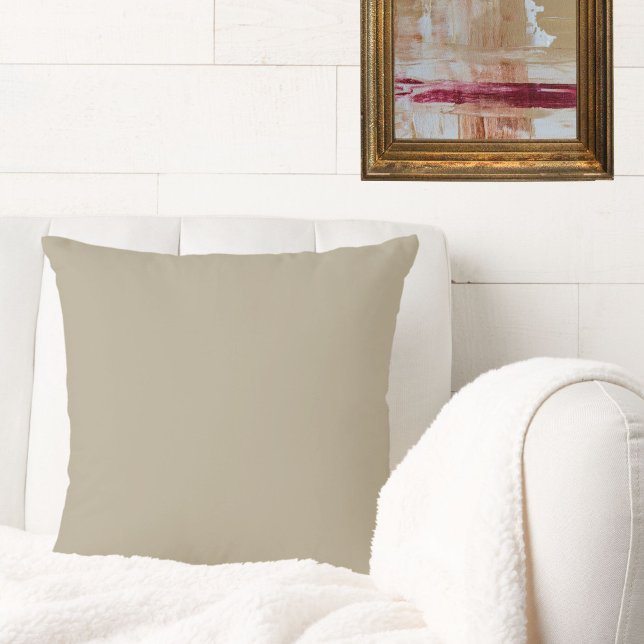 Coussin Élégant Beige neutre uni couleur uni (This taupe beige throw pillow adds classic elegance to your space, whether traditional or modern.)