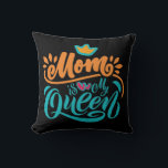 Coussin Elegant Design Typografy Maman Is My Queen<br><div class="desc">Elegant Mothers day Jetez l'oreiller avec un dicton mignon qui dit "Maman est ma reine" Typographie, Ce mignon oreiller à lancer est parfait pour votre maman pour la fête des mères! Un cadeau de fête des mères assez inhabituel... probablement différent de ce qu’elle attend. vous allez adorer ça ! Alors,...</div>