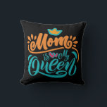 Coussin Elegant Design Typografy Maman Is My Queen<br><div class="desc">Elegant Mothers day Jetez l'oreiller avec un dicton mignon qui dit "Maman est ma reine" Typographie, Ce mignon oreiller à lancer est parfait pour votre maman pour la fête des mères! Un cadeau de fête des mères assez inhabituel... probablement différent de ce qu’elle attend. vous allez adorer ça ! Alors,...</div>