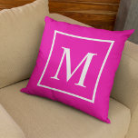 Coussin Élégant Fuchsia Personnaliser monogramme<br><div class="desc">Elegant Classy Blue Personnaliser monogramme lancer oreiller. Fuchsia est une couleur rouge violacé vif,  du nom de la couleur de la fleur du plante fuchsia,  qui a pris son nom du botaniste allemand du XVIe siècle Leonhart Fuchs. Customisez et personnalisez en remplaçant l'initiale comme souhaité.</div>