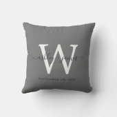 Coussin Élégant Gris Foncé Blanc Monogramme Mariage Souven (Verso)