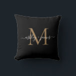 Coussin Élégant Monogramme Noir Script Noms Mariage<br><div class="desc">Chic monogrammed keepsaké coussin avec vos noms et monogramme en blanc élégant écriture calligraphie et or typographie moderne sur un arrière - plan noir. Ajoutez simplement vos noms et votre monogramme. Conçu exclusivement pour vous par Happy Dolphin Studio. Si vous avez besoin d'aide ou de produits correspondants, veuillez nous contacter...</div>