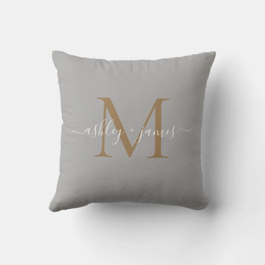 Coussin Élégant Monogramme Or Noms de script Mariage Gris (Verso)