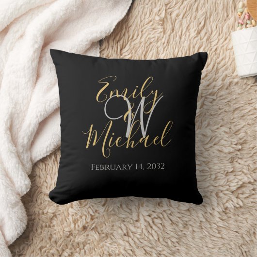 Coussin Élégant Noir Script Monogramme Mariage initial (Couverture)
