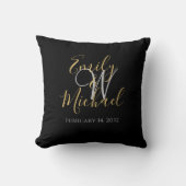Coussin Élégant Noir Script Monogramme Mariage initial (Recto)