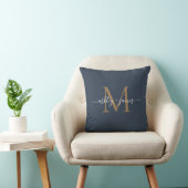 Coussin Élégant or Monogramme Noms de script Mariage Bleu (Chaise)
